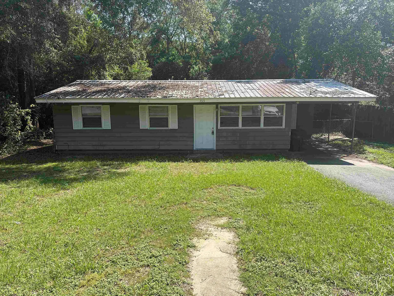 3 bed, 864 sqft, $1,295 — Photo 1