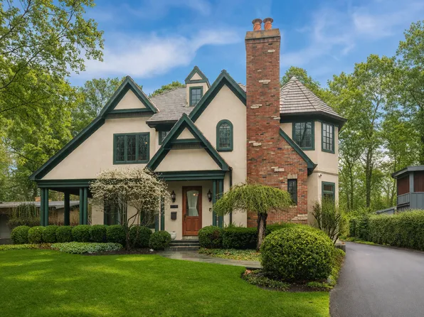 338 E Witchwood Ln, Lake Bluff, IL 60044