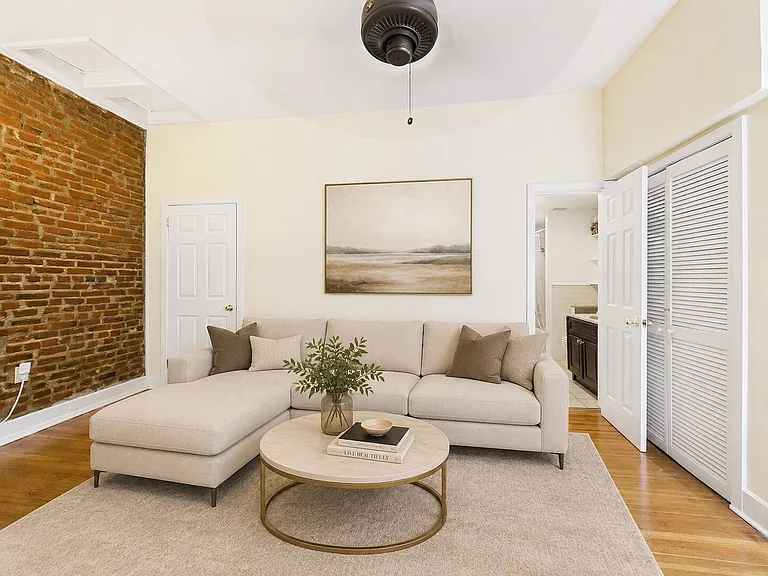 1619 Green Street — Photo 3