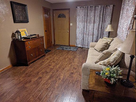 5th image of 16875 Bronze Heights Ln