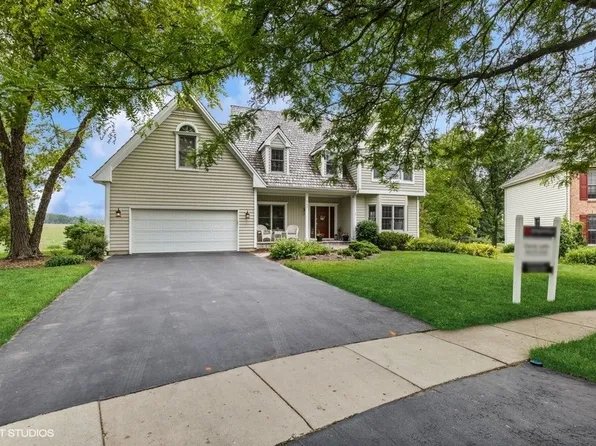 745 Spruce Tree Dr, Cary, IL 60013