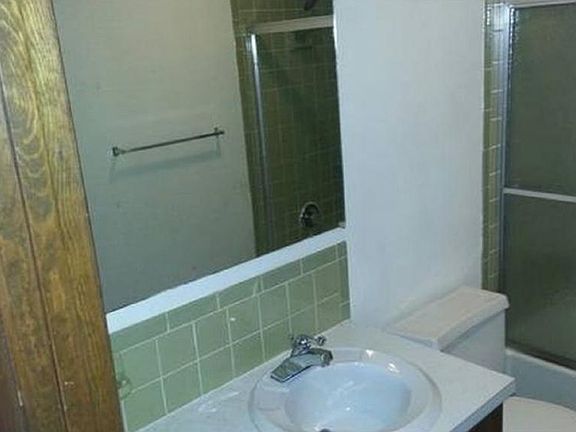 4th image of 561 Lovedale Dr