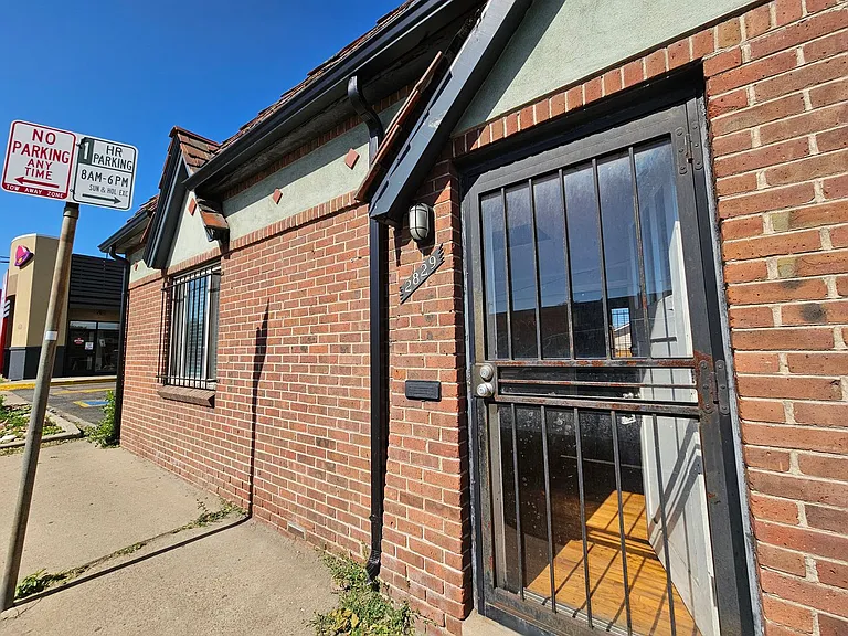 City Park/Park Hill Lovely One Bedroom Apartment - Conveniently Located! — Photo 33