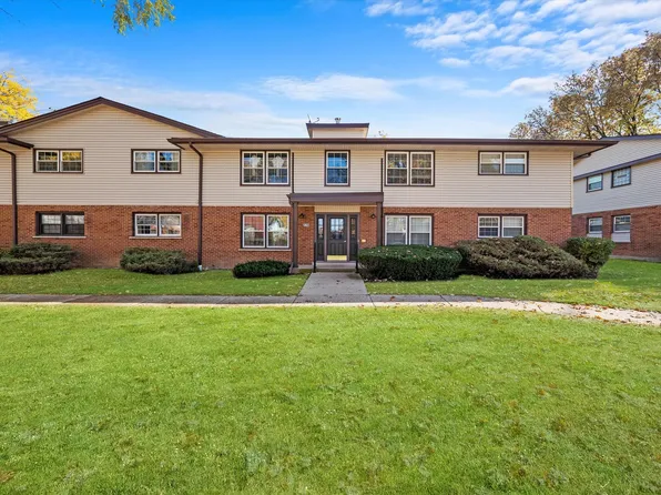 226 Washington Sq APT A, Elk Grove Village, IL 60007