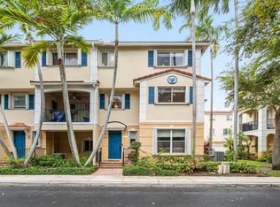 2897 S Greenleaf Circle, Boynton Beach, FL 33426