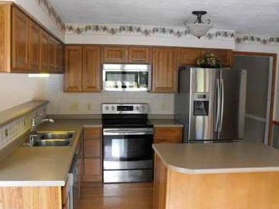 817 Saddleback Kitchen