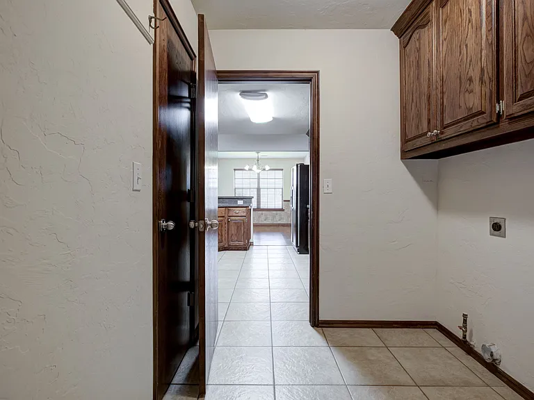 509 Finch St — Photo 35