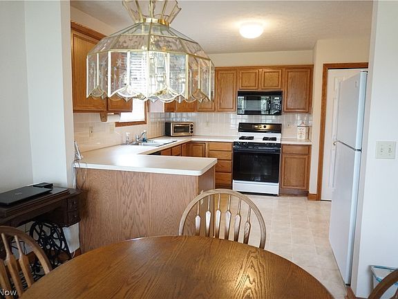 3rd image of 2210 Winesap Ct