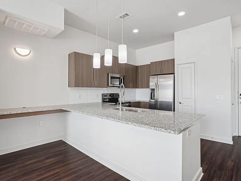 801 Lasco — Photo 36