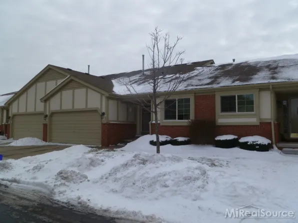 18558 Willowridge Ln, Clinton Township, MI 48038