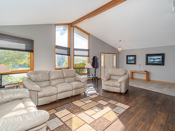 3rd image of 19530 Heritage Dr