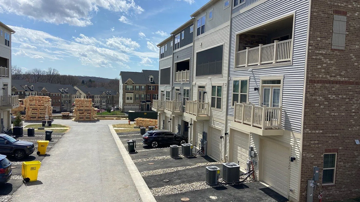 Beautiful townhome located in Town Square Row, Ellicott City. — Photo 4