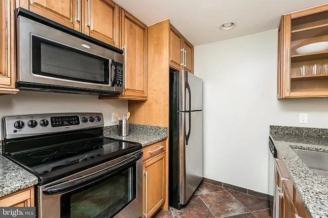 1 bed, 782 sqft, $2,200 — Photo 4