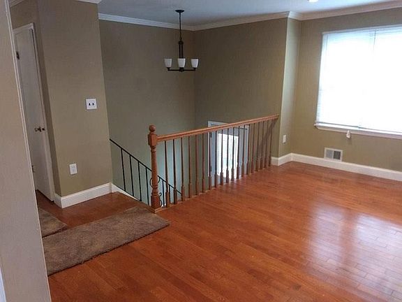4th image of 767 Greenwood Ave