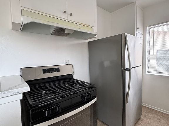 4th image of 11958 Mayfield Ave APT 9