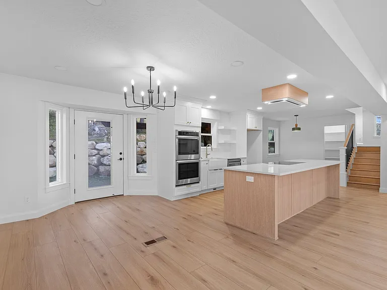 2460 E Dimple Dell Rd — Photo 2