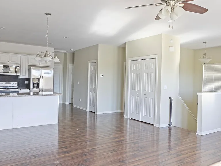13697 Karen St — Photo 7