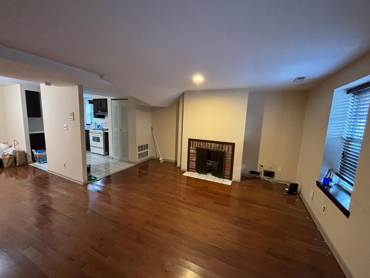 313 Bainbridge St — Photo 1