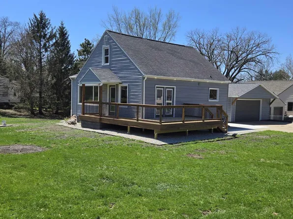 3403 Rownd St, Cedar Falls, IA 50613