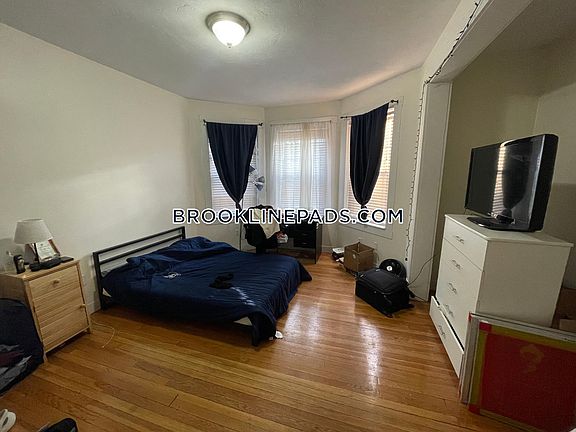 2nd image of 81 Gibbs St #1A