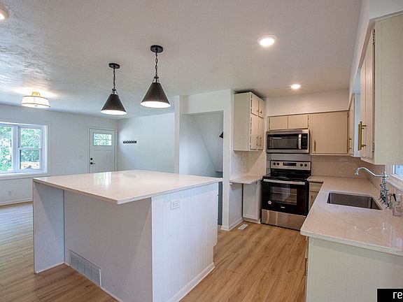 5th image of 11080 Oakbrook Dr