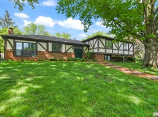 101 Pinehurst Dr, Springfield, IL 62704