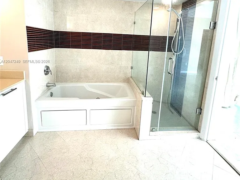 1800 N Bayshore Dr #2315 — Photo 16