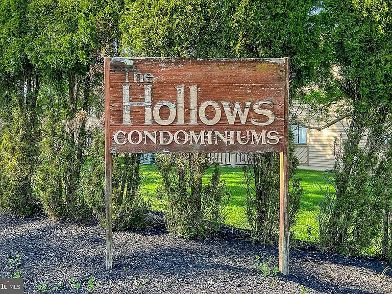 103 Woodhollow Dr — Photo 1