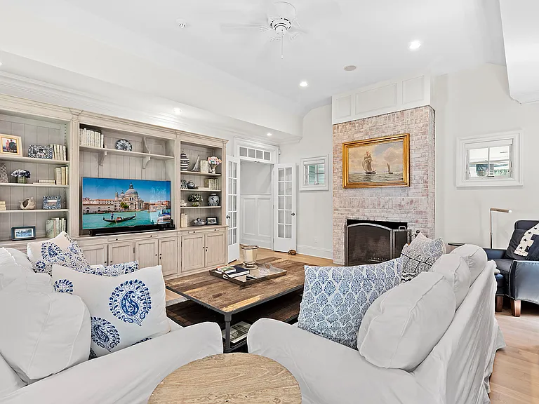 7 Hannahs Ct — Photo 4