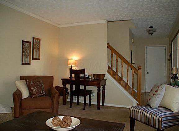 4th image of 695 Suntree Dr