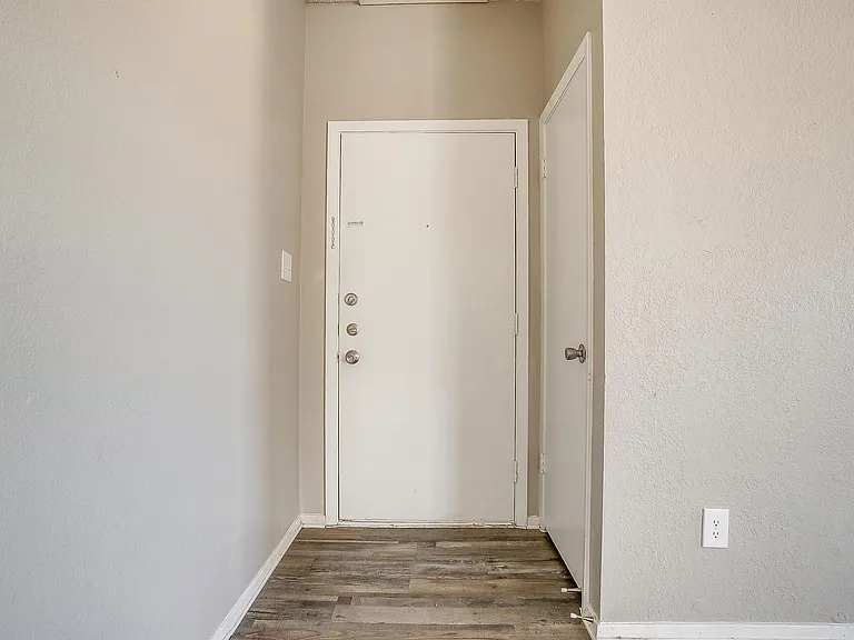 Portofino Apartments — Photo 21