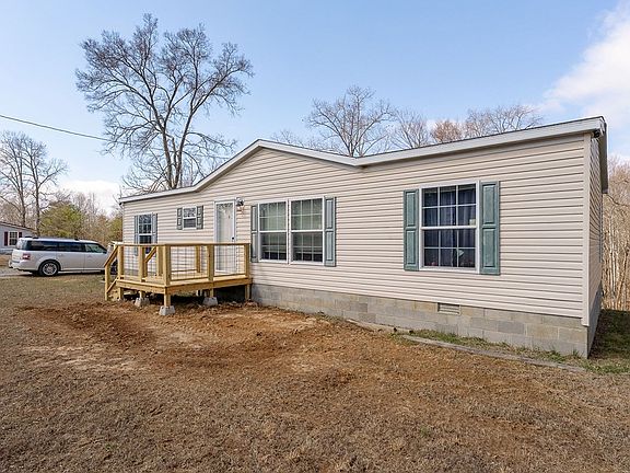 3rd image of 582 Doug Luna Rd