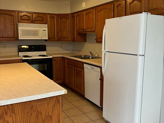 2nd image of 3525 N Willow Ct APT 1