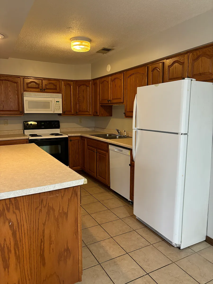 Building Photo - 3525 N Willow Ct #1