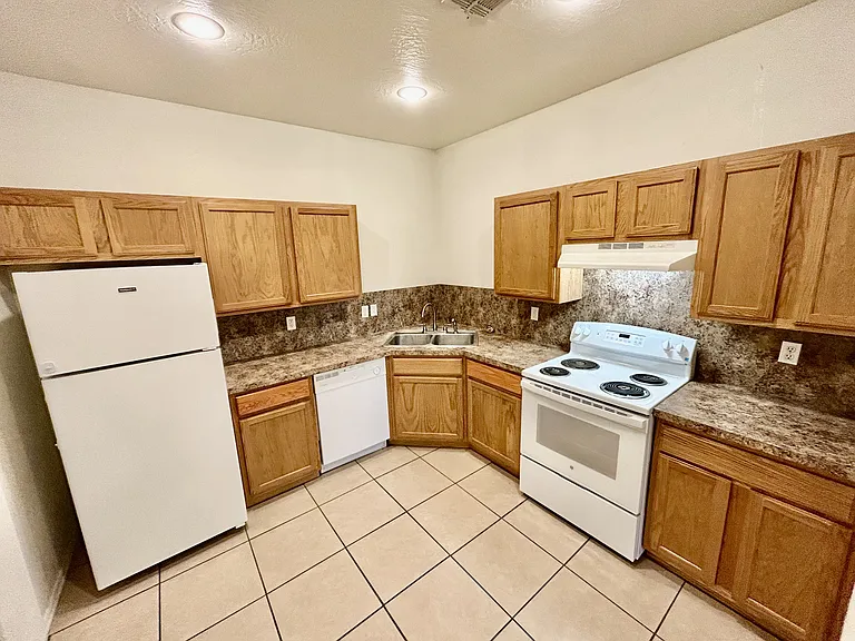 1400 S Mississippi Ave — Photo 7
