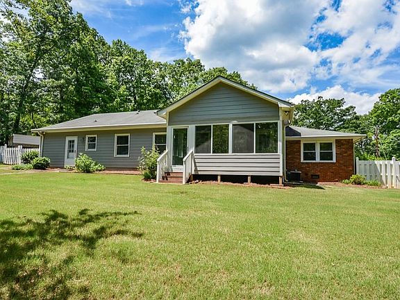 4th image of 4022 Sussex Pl