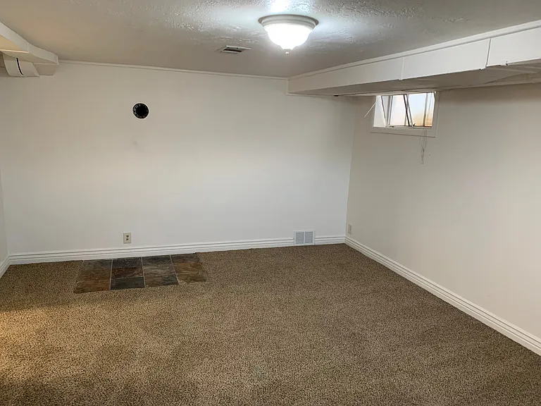 562 S Main St — Photo 7