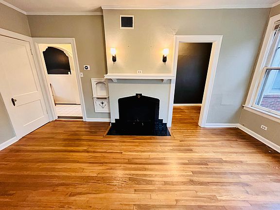 3rd image of 1417 W Lynn St #1415
