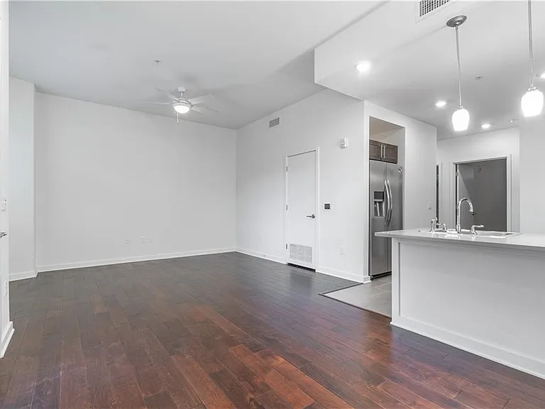 6700 Menchaca Rd #11 — Photo 2