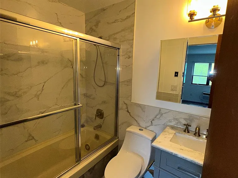 83 Manorhaven Blvd #83 — Photo 3