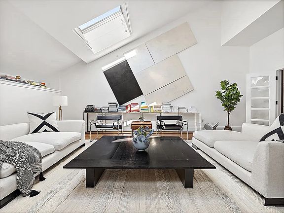 2nd image of 138 Pierrepont St APT 6L
