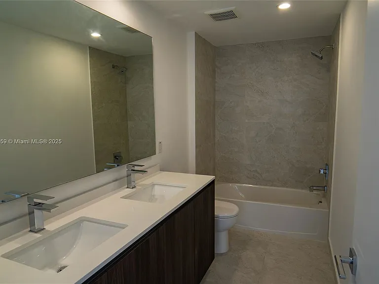 488 NE 18th St #1809 — Photo 23