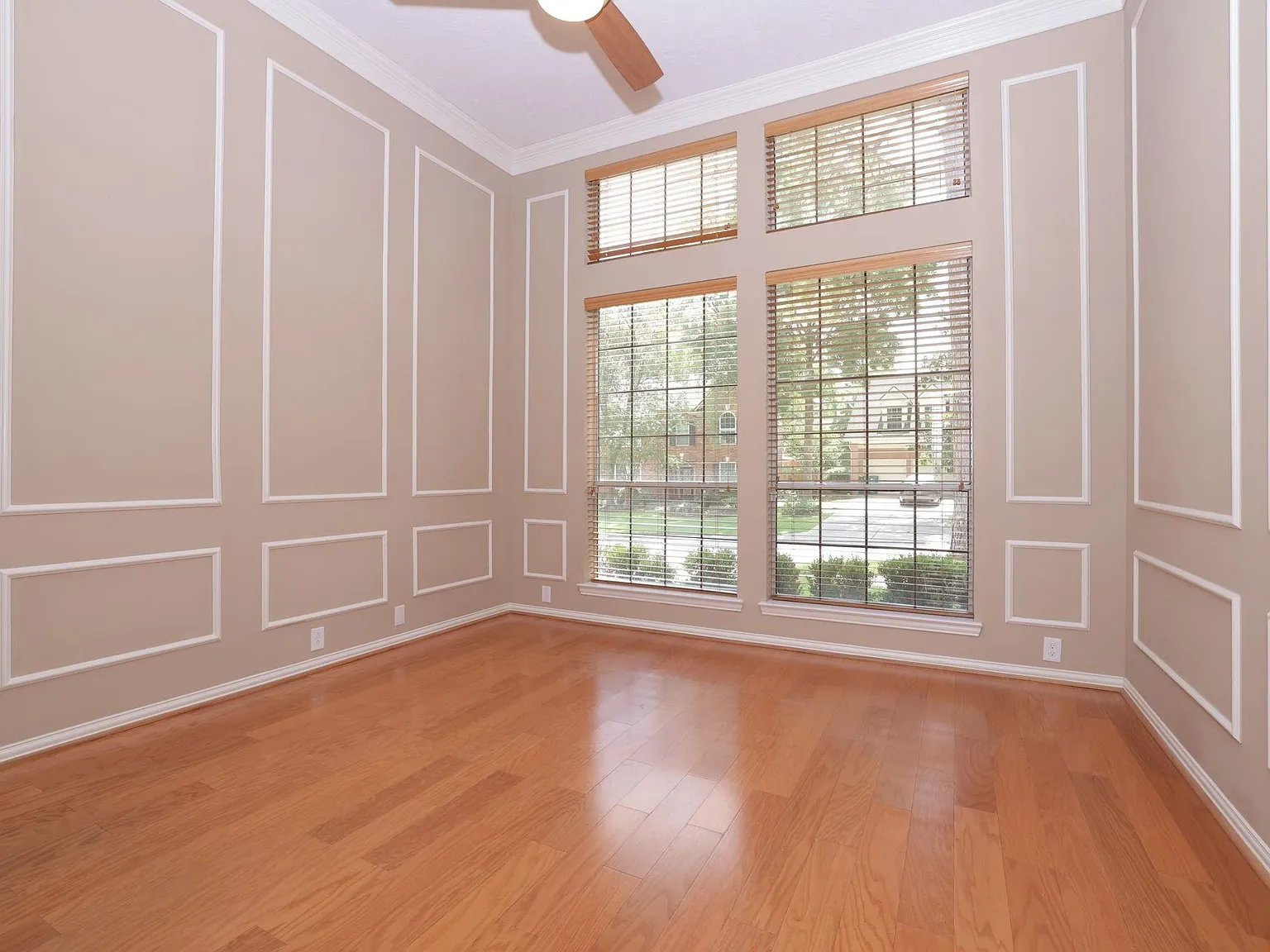 5 bed, 4.5 bath, 3823 sqft, $6,000 — Photo 4