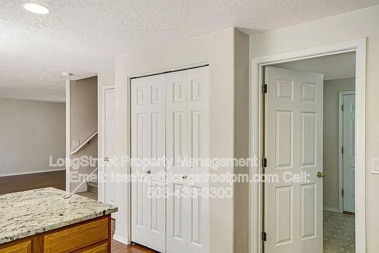 332 NE Carmen Pl — Photo 16
