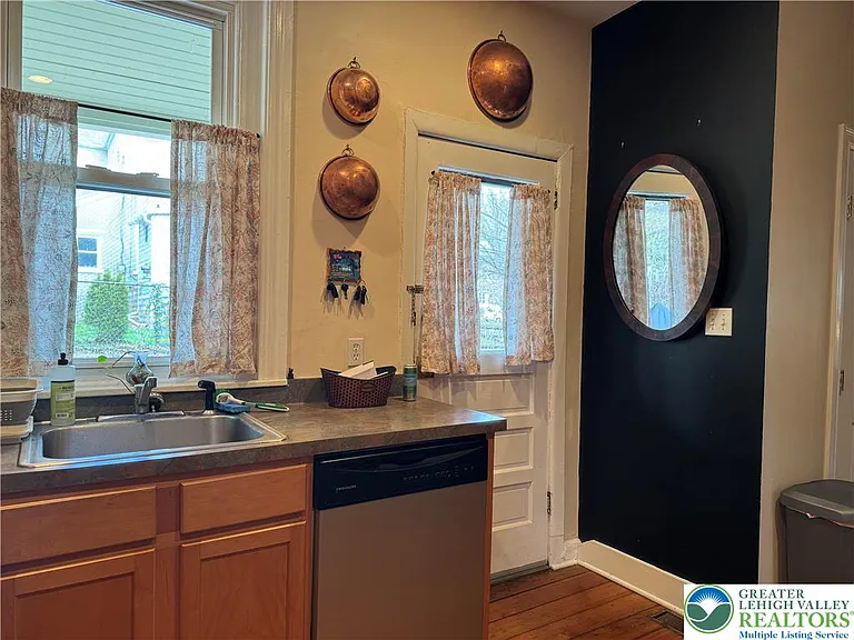 417 Linden St — Photo 13