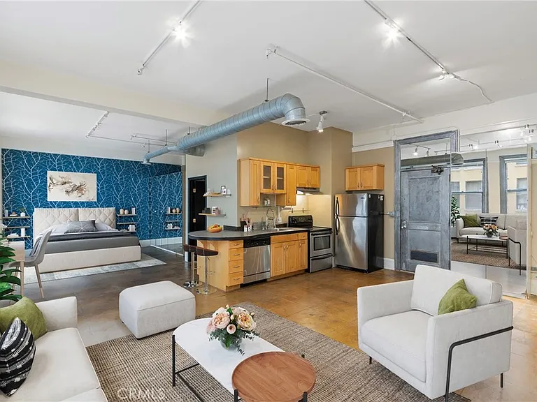 108 W 2nd St #410 — Photo 3
