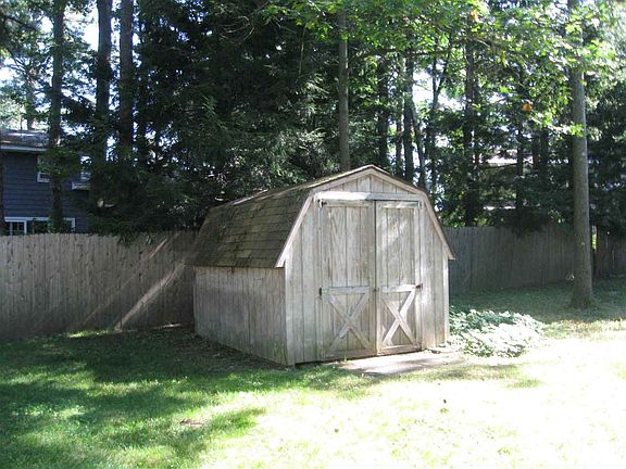 4th image of 2 Cedar Ct
