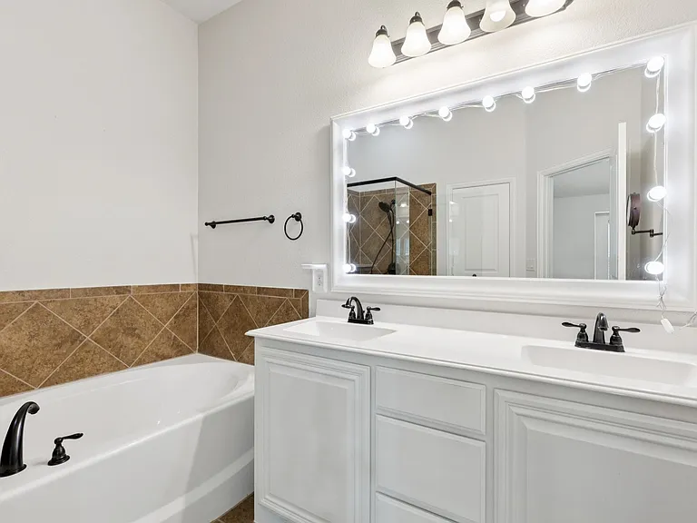 512 Eastbrook Dr — Photo 19