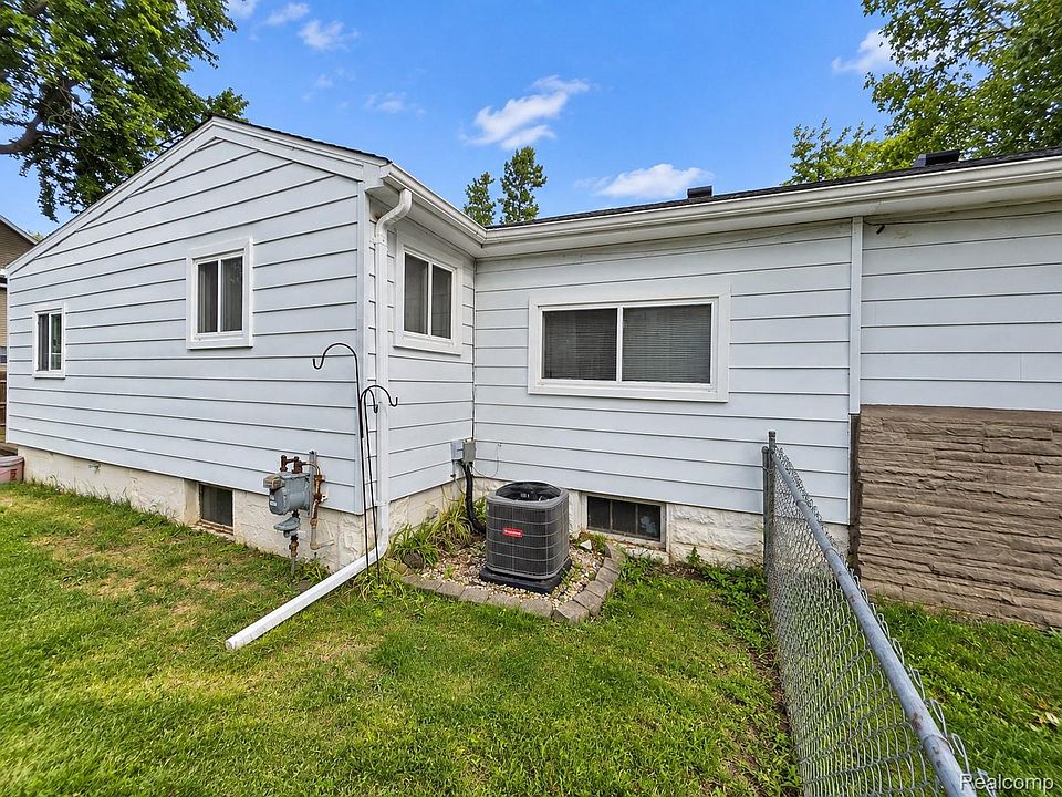 1754 Beechmont St, photo 11