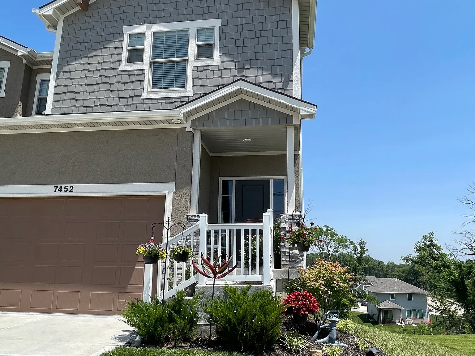 3 bed, 2023 sqft, $2,500 — Photo 2